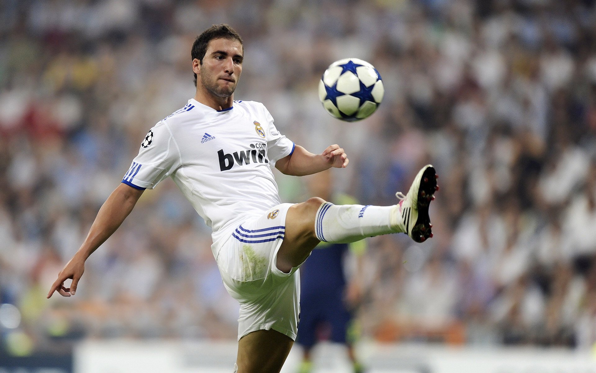 3-0血洗!乌拉圭掀翻哥伦比亚,萨内一人撕碎南美巨塔防线