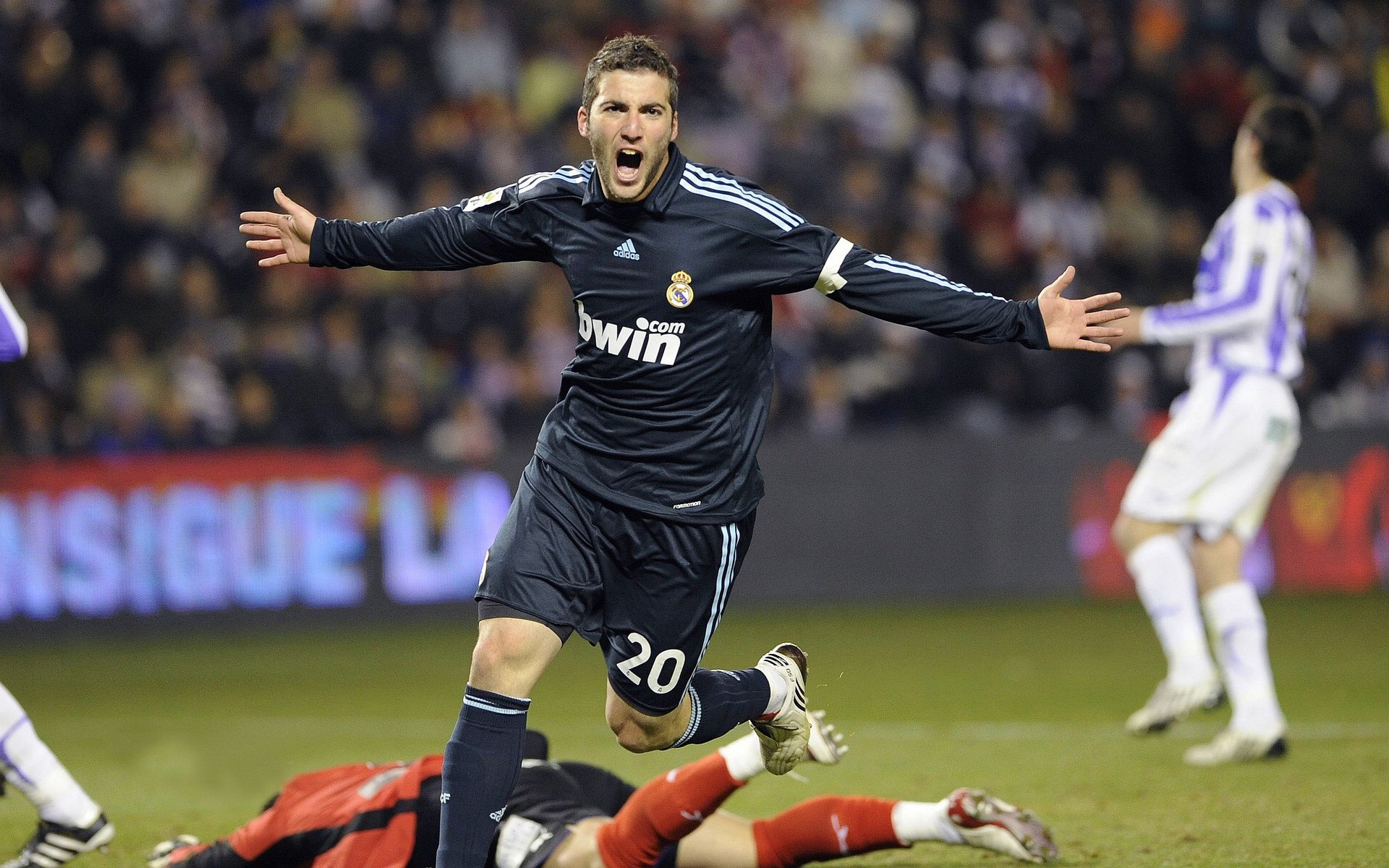 2米11的法国刺客,奥利维耶如何在季后赛之夜点燃球场